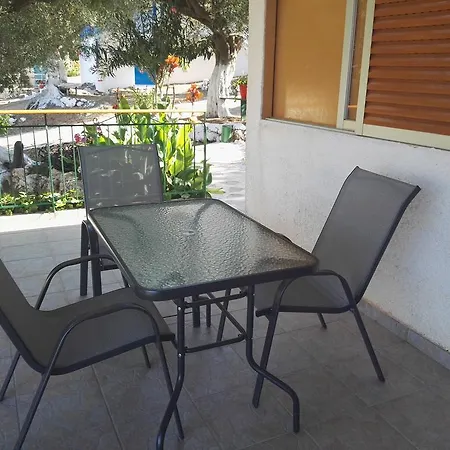 Rogakia Village Est. 1983 아파트호텔 4*