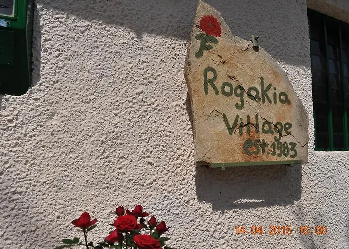 מלון דירות Rogakia Village Est. 1983 Zóla